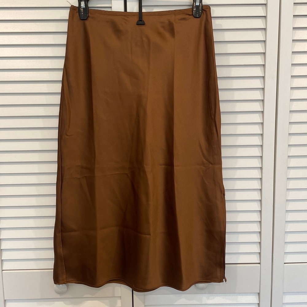 Ro & De satin look midi skirt
